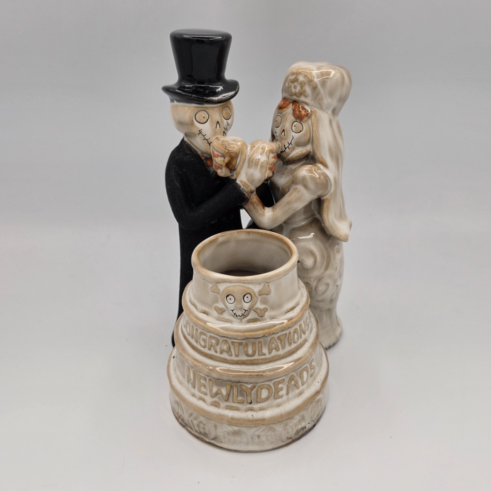 Yankee Candle Boney Bunch Bride And Groom Newly Dead's Wedding Cake